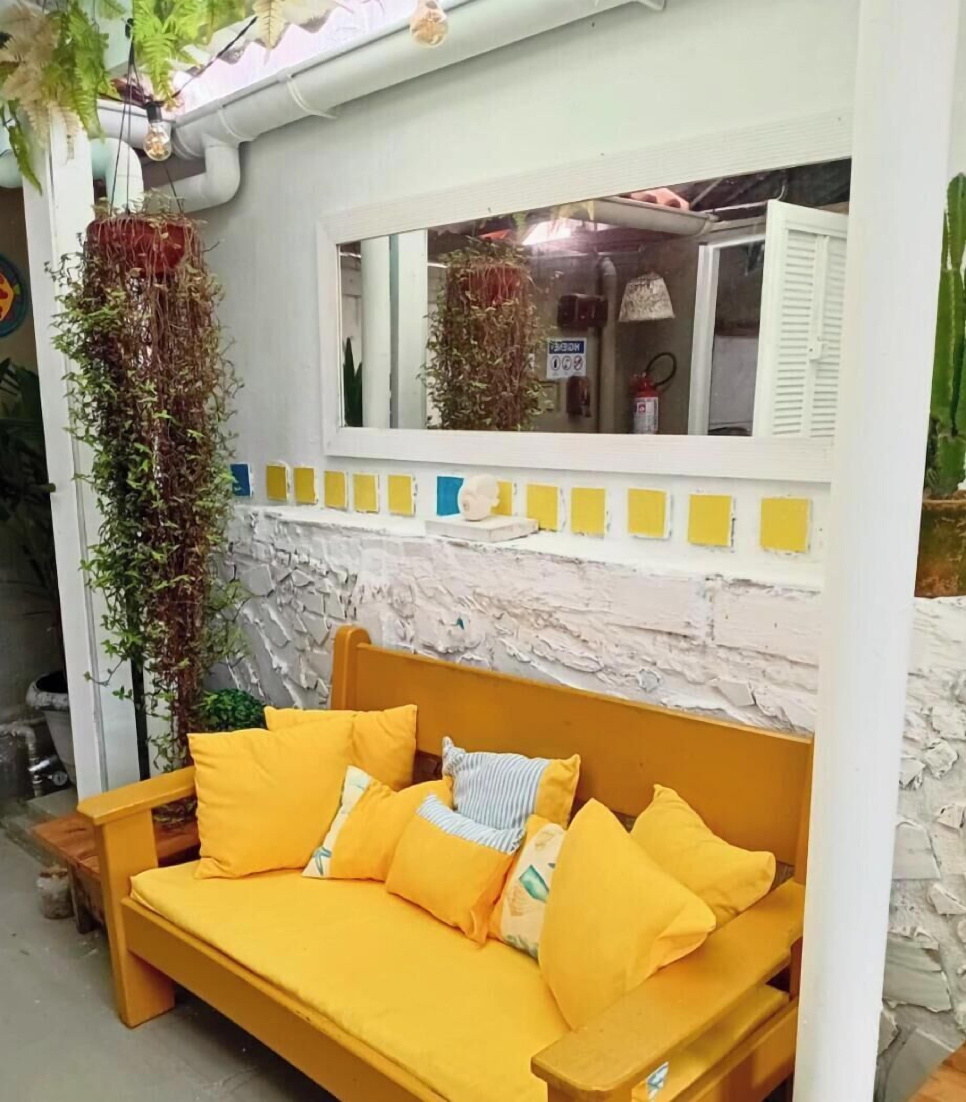 Basic Studio, 1 Bedroom | Living area | 0-inch Smart TV with cable channels