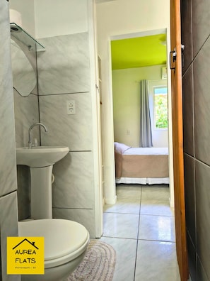 Basic Studio | Bathroom | Towels, toilet paper - Aurea Flats (Florianópolis)