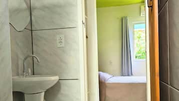 Basic Studio | Bilik Mandi | Tuala disediakan, tisu tandas