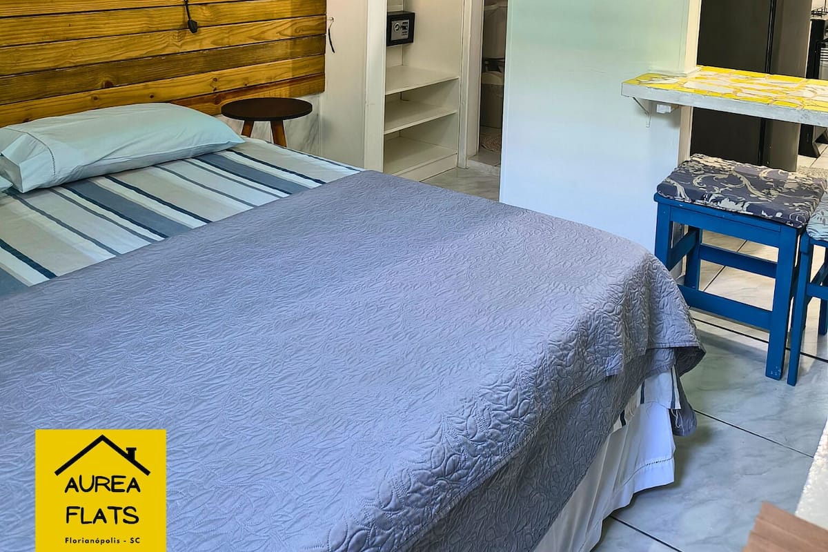 Basic Studio, 1 Bedroom | In-room safe, laptop workspace, blackout drapes, iron/ironing board