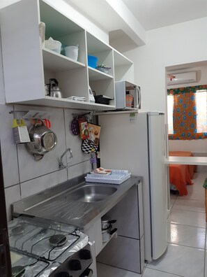 Fridge, microwave, toaster, blender - Aurea Flats (Florianópolis)