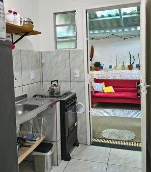 Estudio básico, 1 habitación | Cocina privada | Refrigerador, microondas, tostadora y licuadora 
