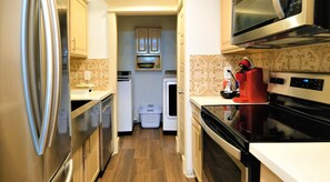 Signature Condo, 2 Bedrooms, 2 Bathrooms | Private kitchen | Fridge, stovetop, dishwasher, coffee/tea maker - 3Bdrm 2Bath 3Beds - 2 Story Condo (Houston)