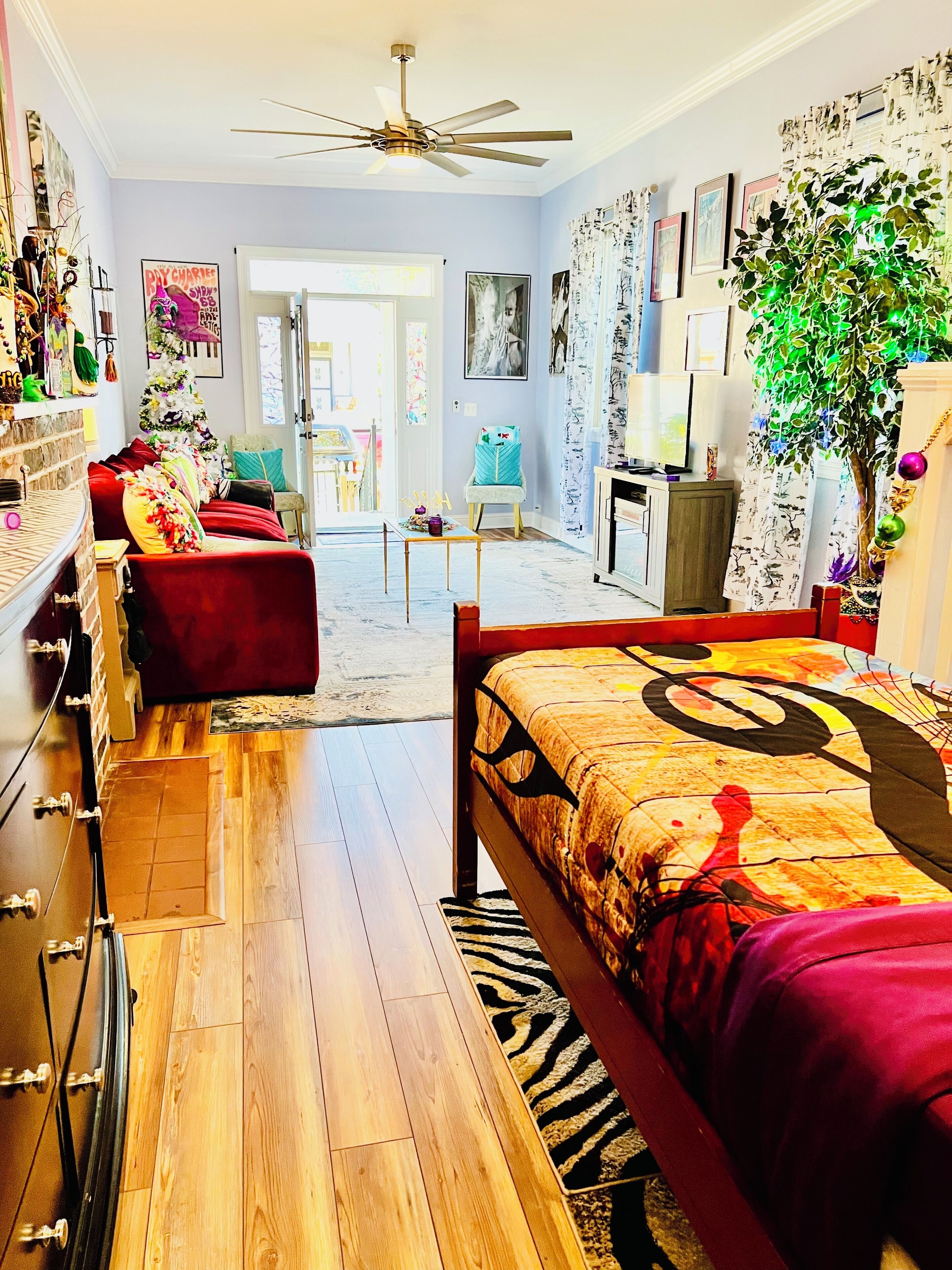 3 chambres, bureau, fer et planche à repasser, lit parapluie