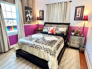 3 bedrooms, desk, iron/ironing board, travel cot - Unique, colorful, fun MidCity home with high ceilings, steps from the top cafés. (New Orleans)