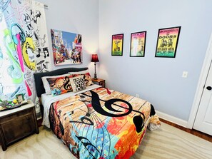 3 dormitoris, escriptori i planxa i posts de planxar 