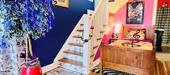 Unique, colorful, fun MidCity home with high ceilings, steps from the top cafés.