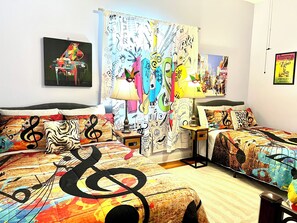 3 chambres, bureau, fer et planche à repasser, lit parapluie