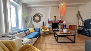 Télévision, cheminée