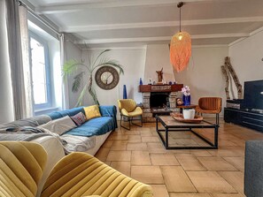 Télévision, cheminée