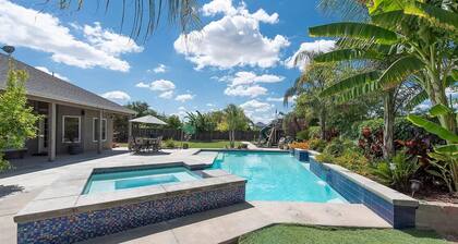 A Relaxing Retreat with Pool and Heated Jacuzzi near Sequoia Parks