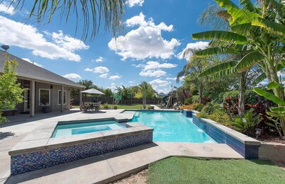 A Relaxing Retreat with Pool and Heated Jacuzzi near Sequoia Parks