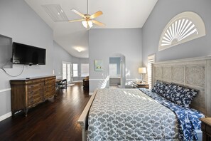 4 bedrooms, desk, iron/ironing board, free WiFi