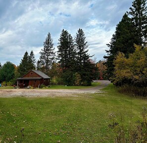 Exterior - ✨🌌Peaceful riverside cabin in the UP near public beach🌊, 🥾trails & the Porkies!🌲 (Ontonagon)