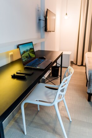 Basic Triple Room, Mobility Accessible | Desk, laptop workspace, soundproofing, free WiFi