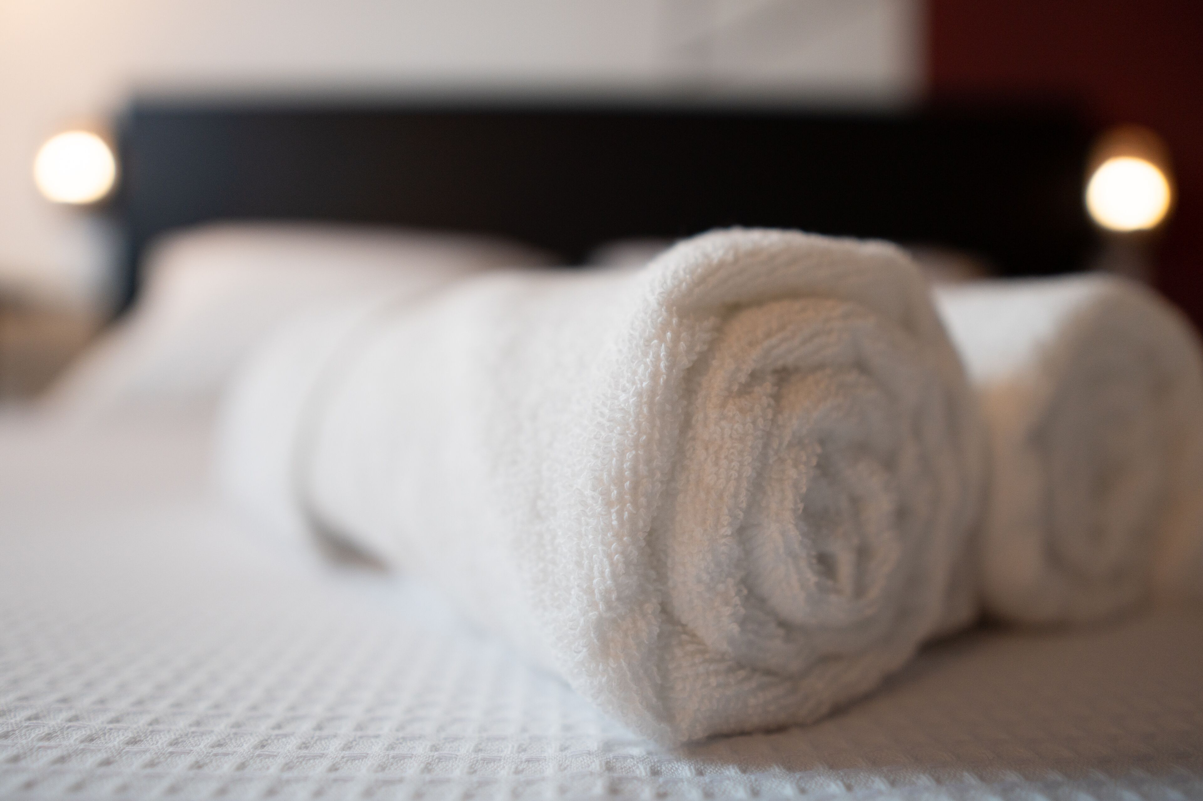 1 bedroom, desk, laptop workspace, soundproofing