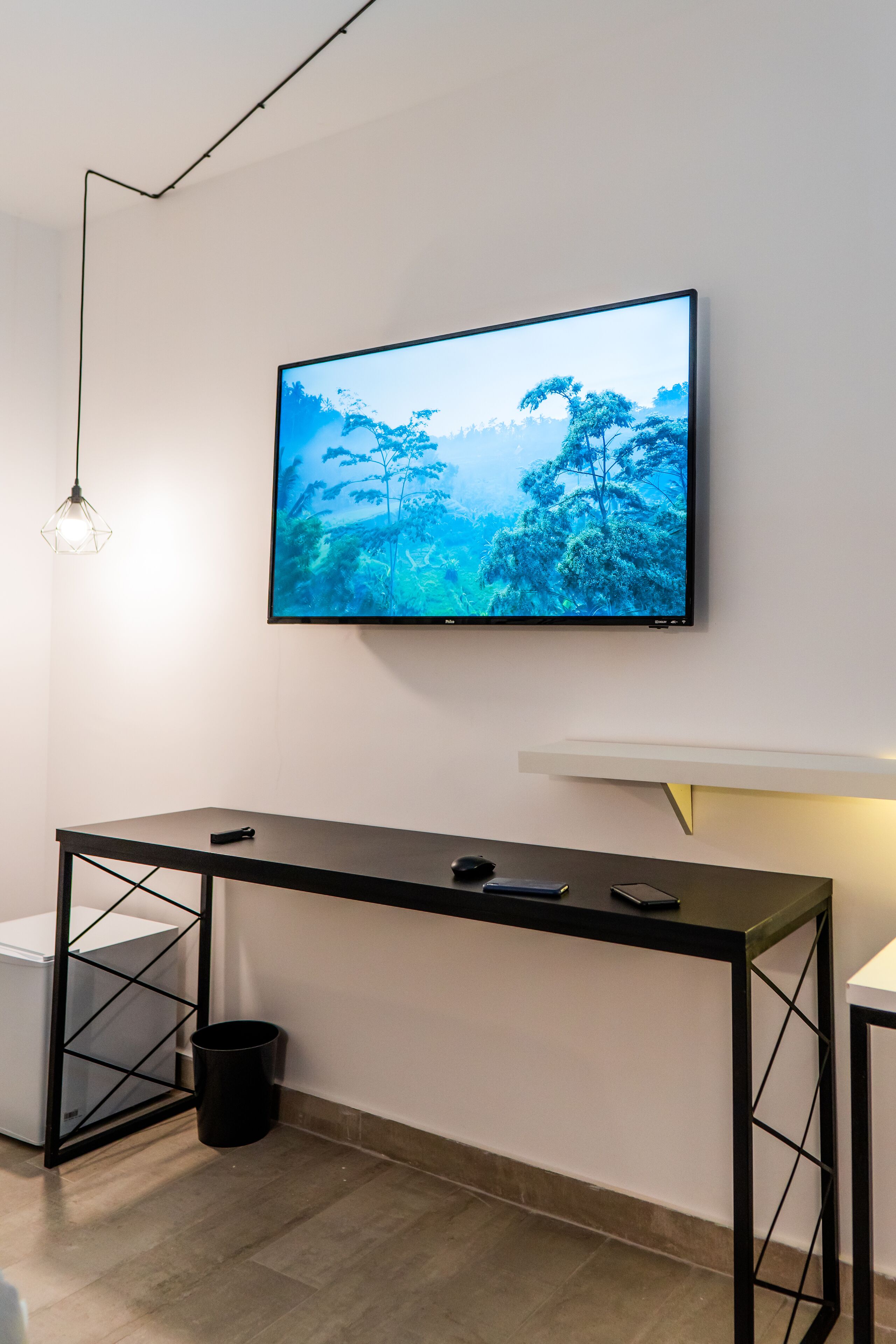 1 bedroom, desk, laptop workspace, soundproofing