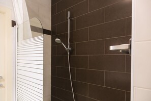 Departamento Confort | Baño | Secadora de cabello, jabón, shampoo 