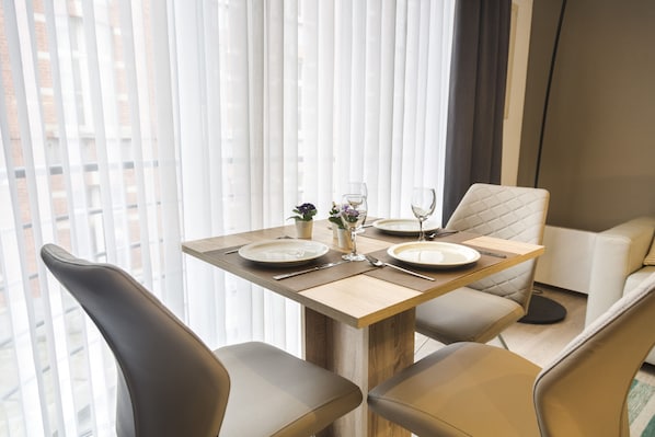 Apartamento Confort | Servicio de comidas en la habitación