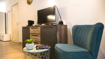 Comfort appartement | Woonruimte | Een televisie