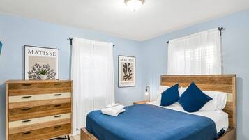 2 Schlafzimmer, Schreibtisch, BĂŒgeleisen/BĂŒgelbrett, Reisekinderbett