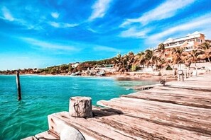 Una spiaggia nelle vicinanze