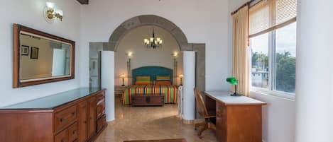 4 bedrooms, iron/ironing board, travel cot, free WiFi