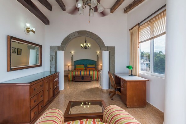 4 bedrooms, iron/ironing board, travel cot, free WiFi