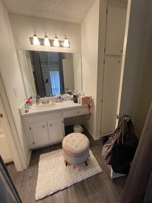 Combined shower/tub