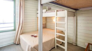 1 soverom, reiseseng for barn, wi-fi (mot et tillegg) og sengetøy