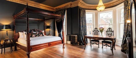 Presidential Room | Premium bedding, individually decorated, individually furnished, desk