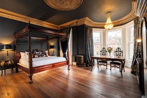 Presidential Room | Premium bedding, individually decorated, individually furnished, desk