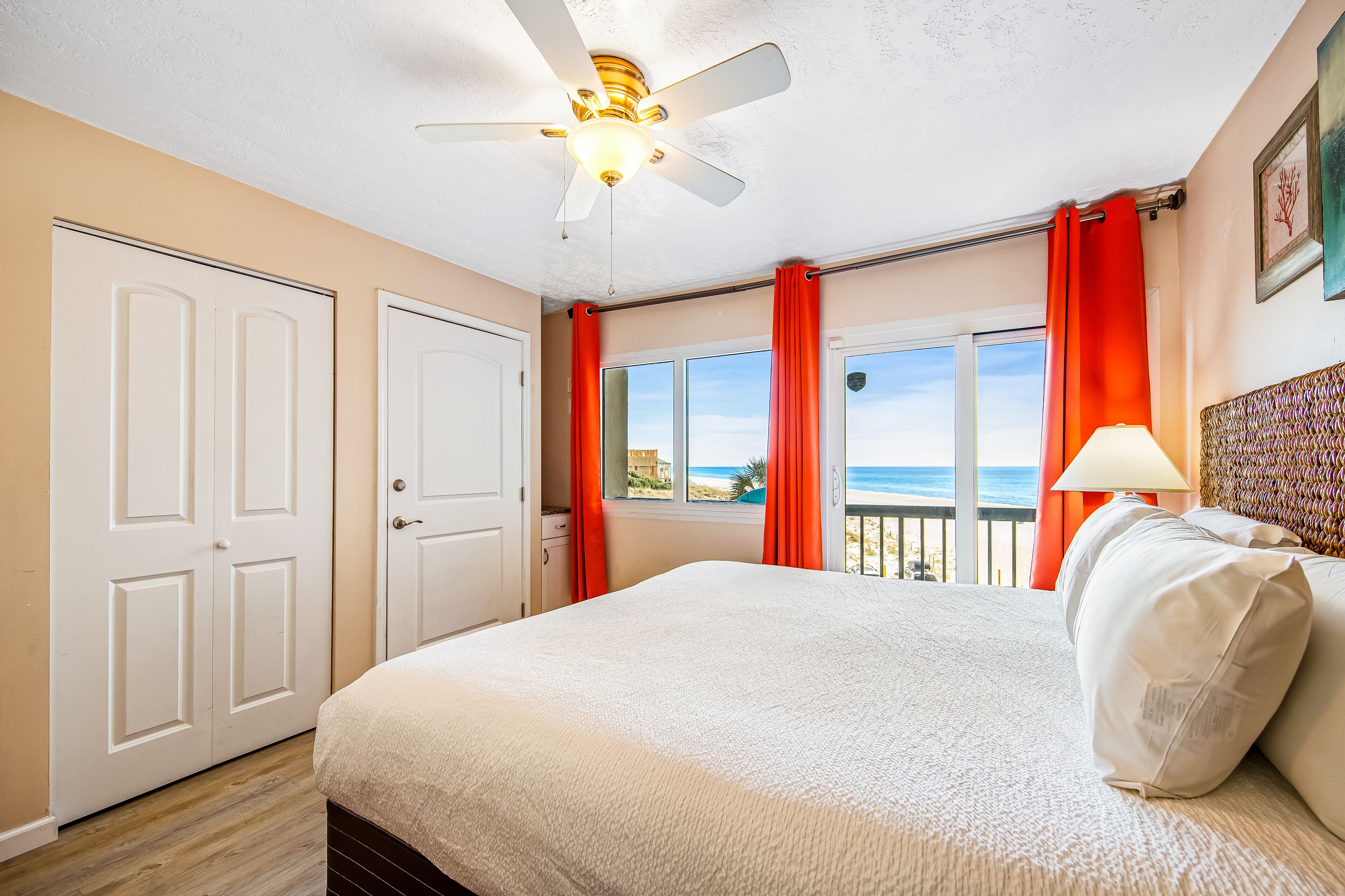 2 bedrooms, iron/ironing board, internet, bed sheets