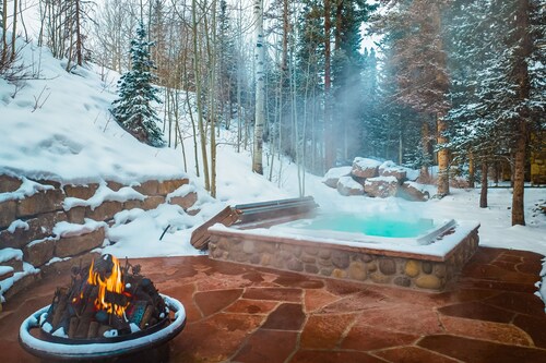 Mountain lodge with easy ski access & private hot tub - dog-friendly