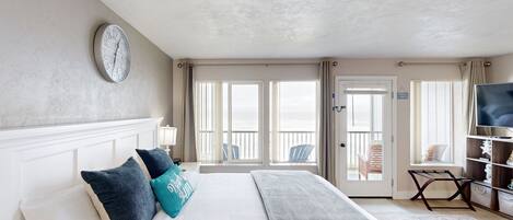 مكواة/لوح كي وخدمة الإنترنت وملاءات أسرّة