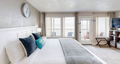 Stylish Escape W/ Shared Pool, Direct Beach Access, Private Balcony & Ocean View