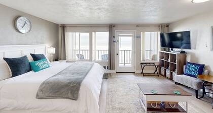 Stylish Escape W/ Shared Pool, Direct Beach Access, Private Balcony & Ocean View