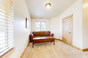 Televisión y chimenea 