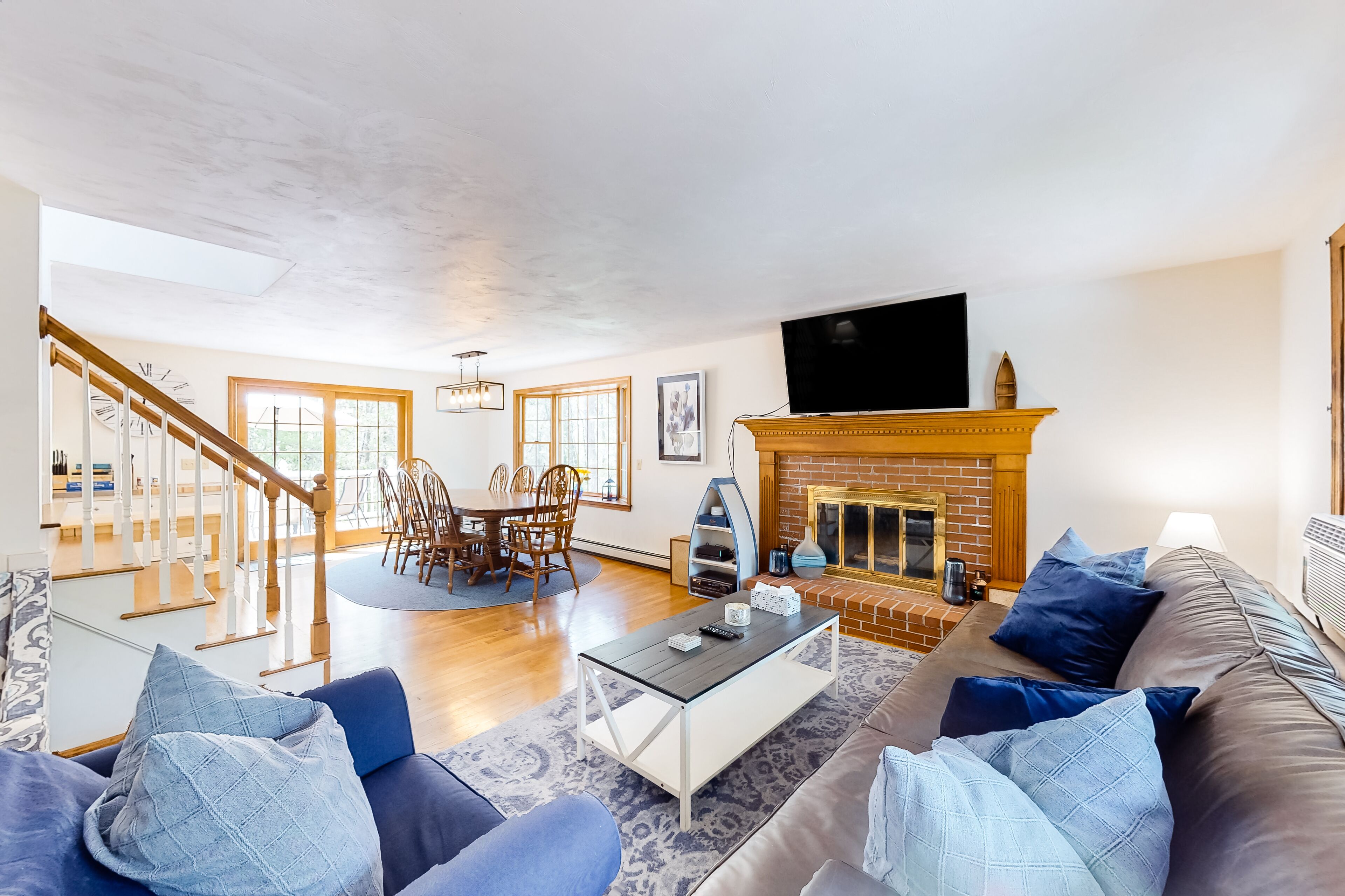 2-Story Home w/Gas Grill, Partial A/C, Deck, and W/D - near Bucks Creek Marshes