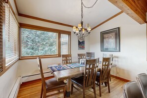 Dining - Open, mountain-view condo with deck, fireplace, pool, tennis & hot tub (Keystone)