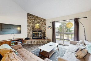 TV, caminetto, tavolo da ping pong