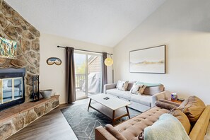 TV, caminetto, tavolo da ping pong