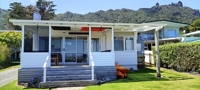 Cosy Beachfront Cottage, Family and Pet friendly