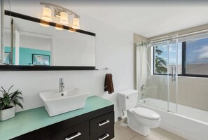 Combined shower/tub, hair dryer, towels, soap - Luxury Condo at Ocean Front Kawama Tower Complex (Key Largo)