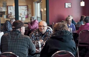 Breakfast and dinner served - Whitewood Inn (Whitewood)