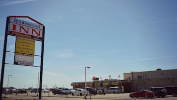 Whitewood Inn & Suites offers quiet rooms, an indoor pool, and a sauna, along with a free breakfast.