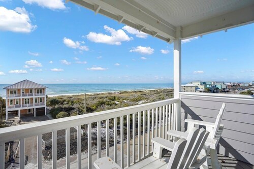 Gulf view Beach Retreat for Families Groups/ Private Pool/ Pet Friendly/ Steps to Sand/Golf cart/ Sleeps 14