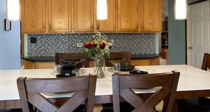 BEAUTIFUL 3BDRM HOME in heart of the PoconoMTNS - CLS2SkiSLOPES