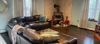 BEAUTIFUL 3BDRM HOME in heart of the PoconoMTNS - CLS2SkiSLOPES