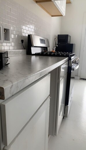 Fridge, microwave, stovetop